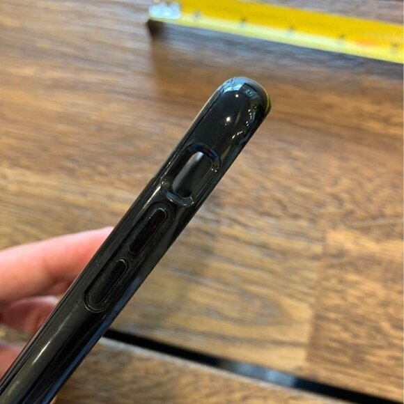 Kate spade ♠️ New York phone case with beautiful raised lace design. Black/clear - Picture 6 of 6